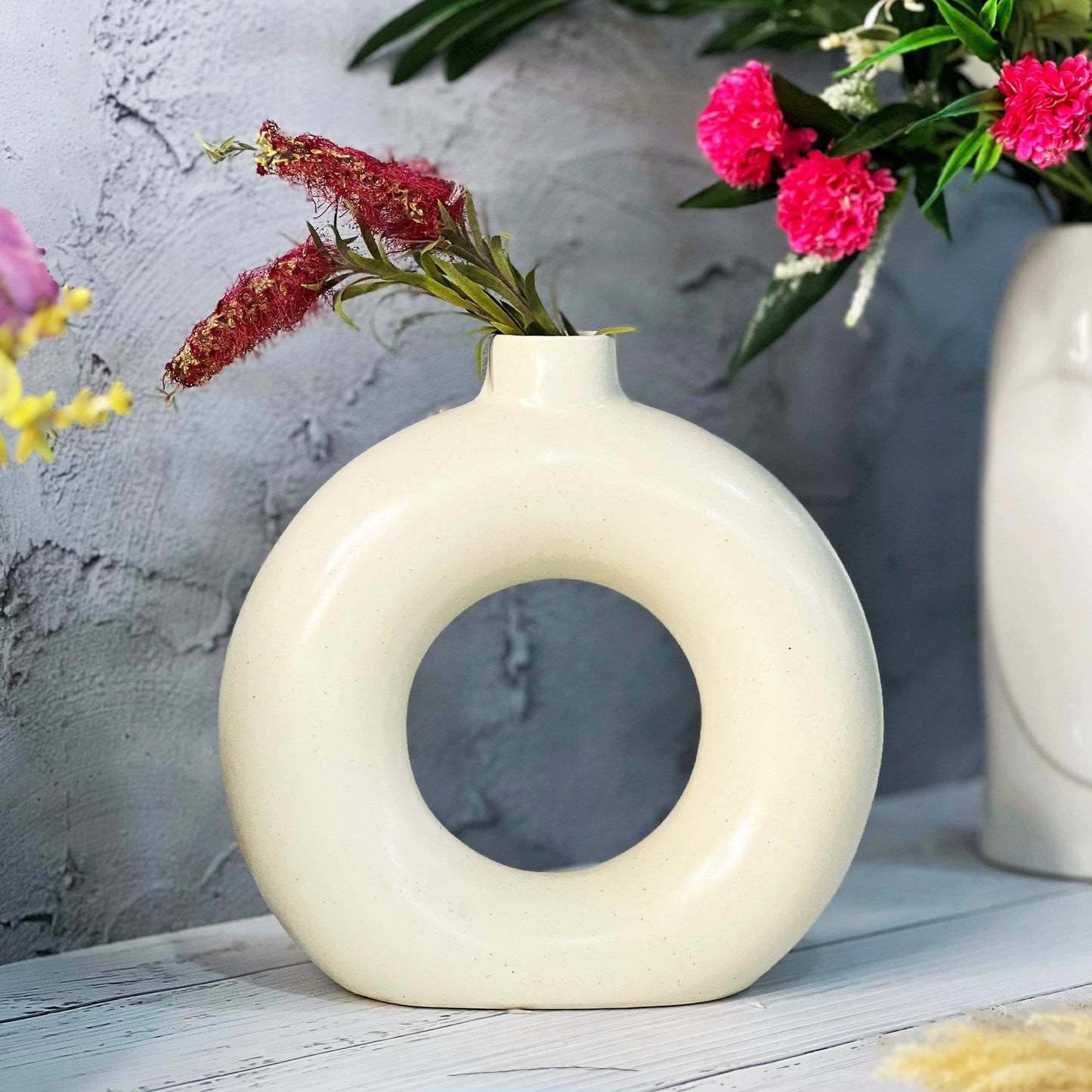 Ceramic Donut Vase (Off White)